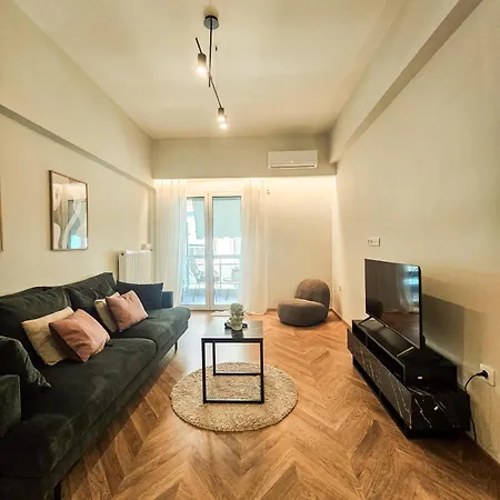 Koukaki's Little Palace Apartment *